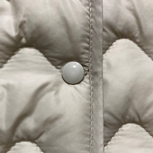 💕Host Pick💕Beige Quilted Hooded Vest - Picture 5 of 17